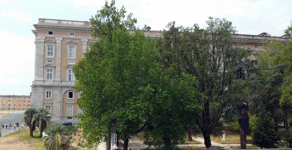 L'Insolita Reggia Caserta Exterior photo